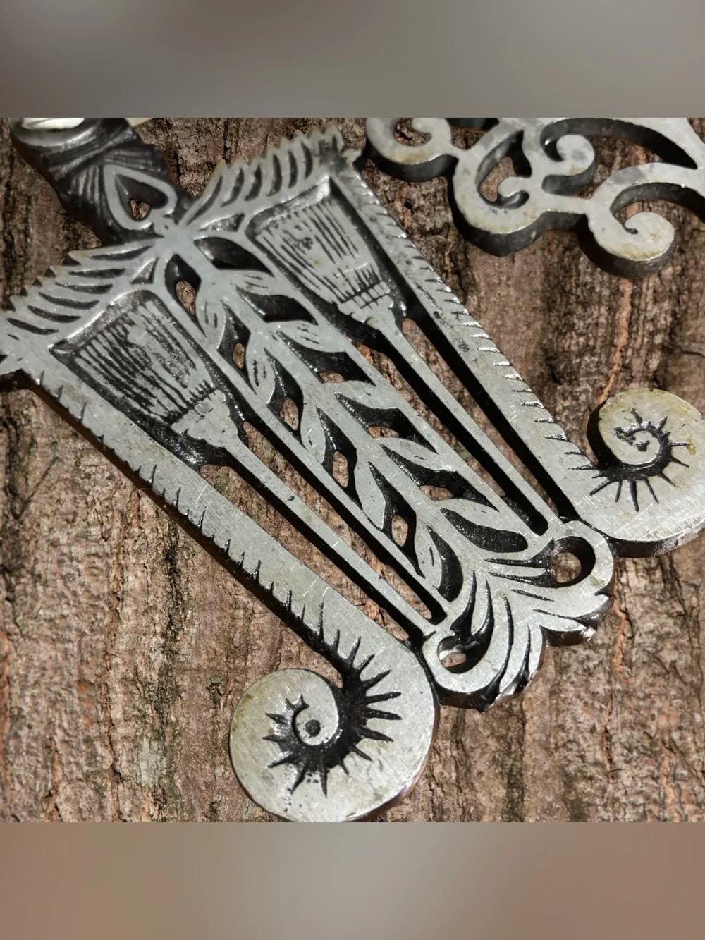 VTG Cast Aluminum Trivets Set of 2 Bellows Broom & Family Tree Farmhouse
